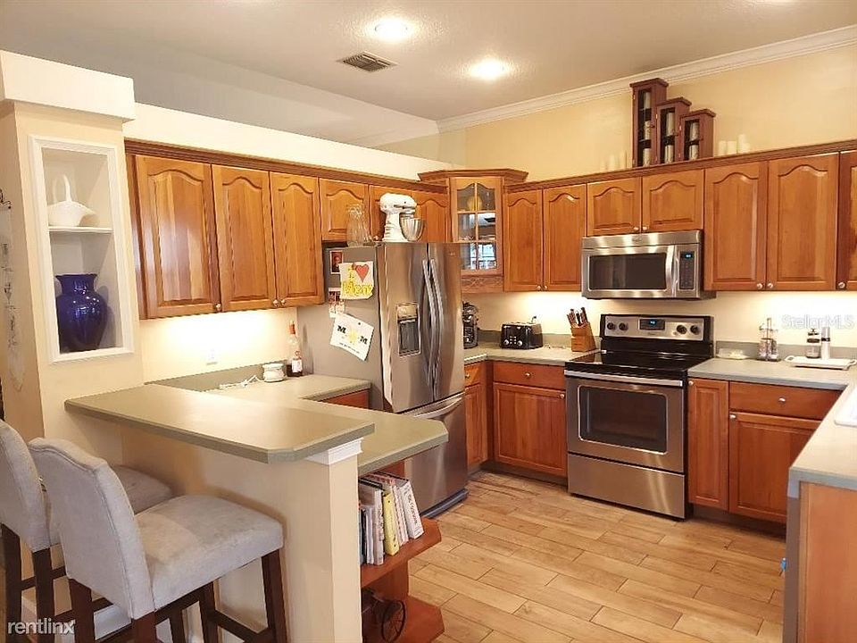 1st image of 55R E Oak St