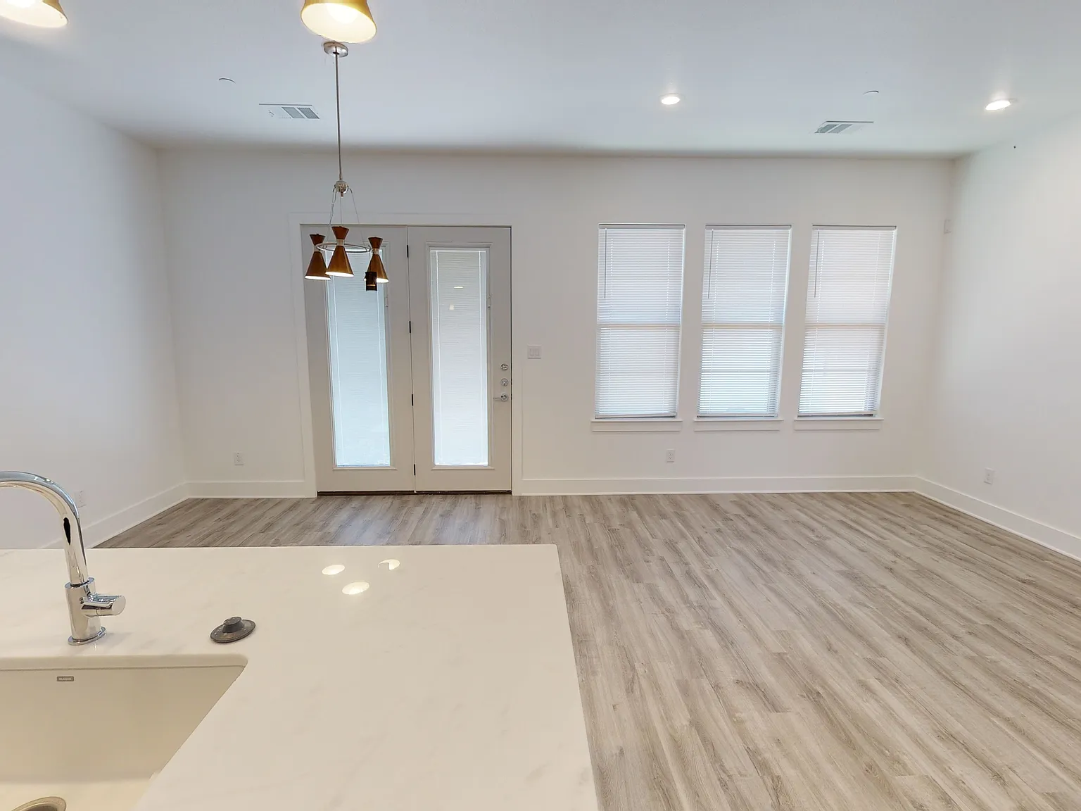 3 bed, 2.5 bath, 1697 sqft, $1,750 — Photo 3