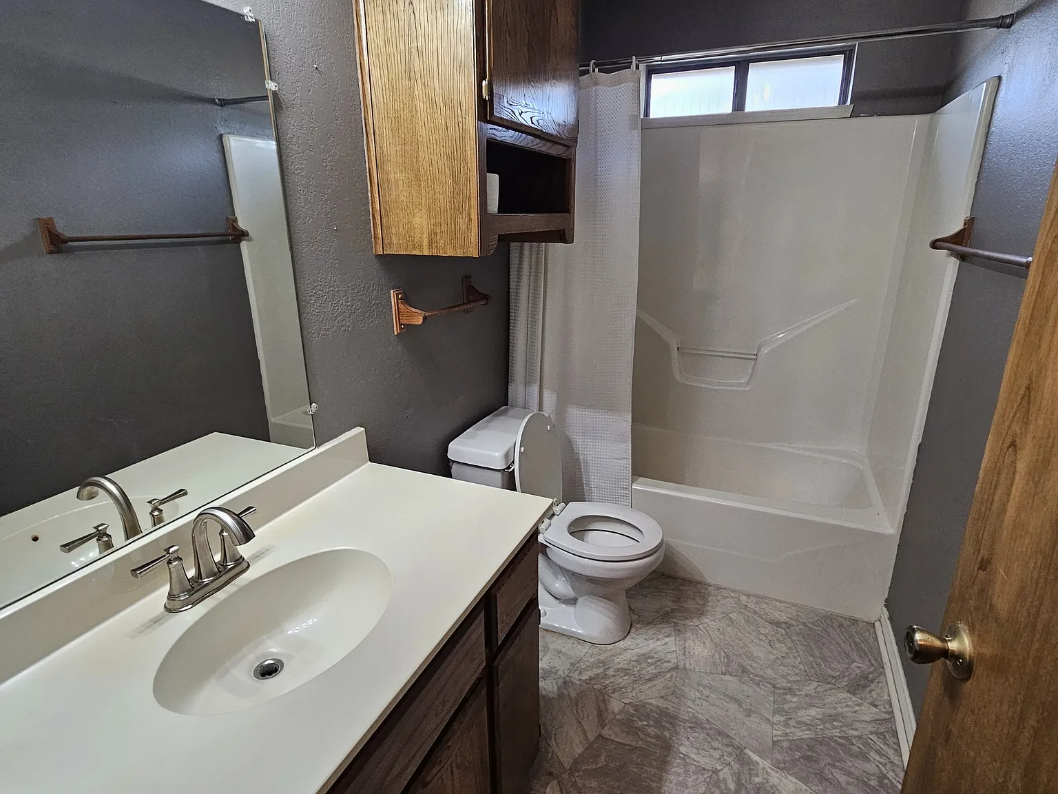 3 bed, 1664 sqft, $2,000 — Photo 2