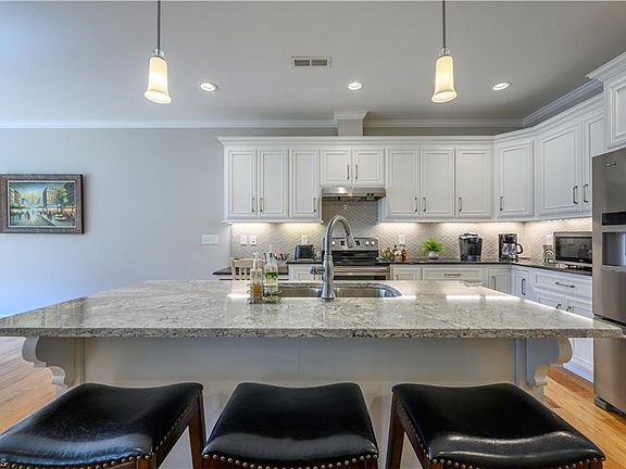 5th image of 149 Greystone Ln