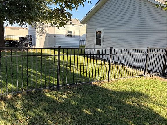 2nd image of 1215 Cherokee Cir