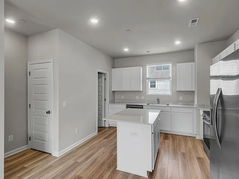 706 Taylor Dr — Photo 7