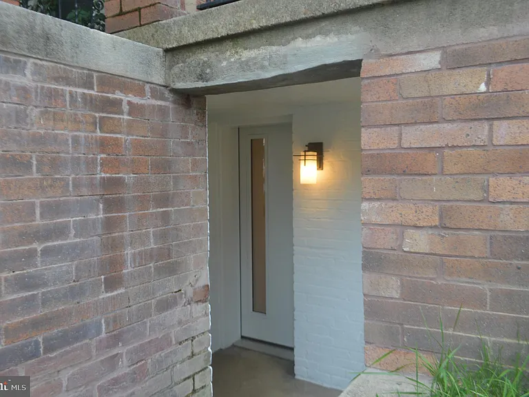 1724 2nd St NW #2 — Photo 4