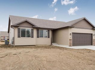 400 Chayse St SW, Bondurant, IA 50035
