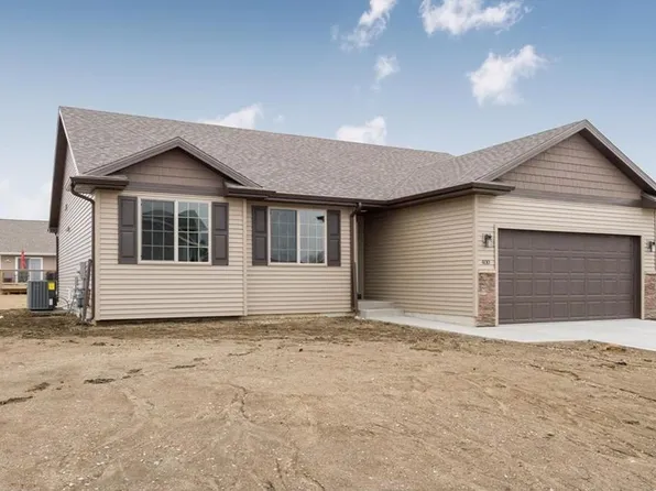 400 Chayse St SW, Bondurant, IA 50035