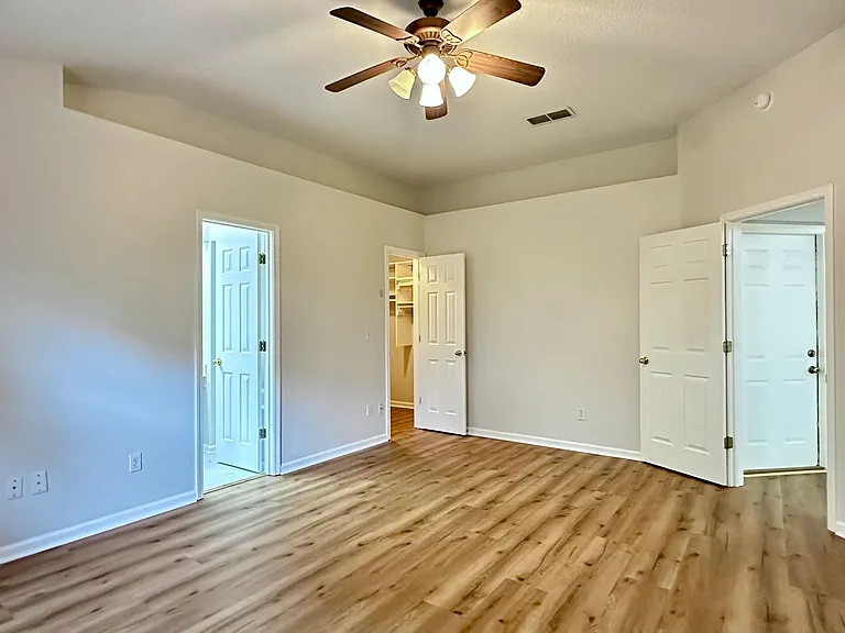 1803 Canterbury Ln — Photo 14