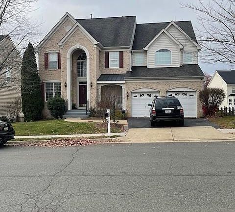 2nd image of 715 Tonquin Pl NE