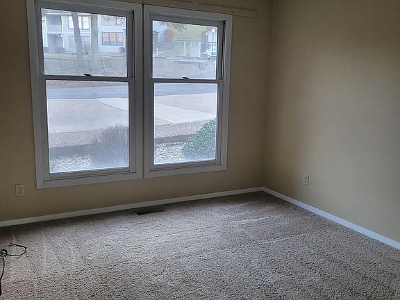 5th image of 5 Tiffany Ln #7055