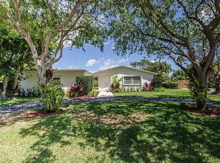 8405 SW 158th St, Palmetto Bay, FL 33157