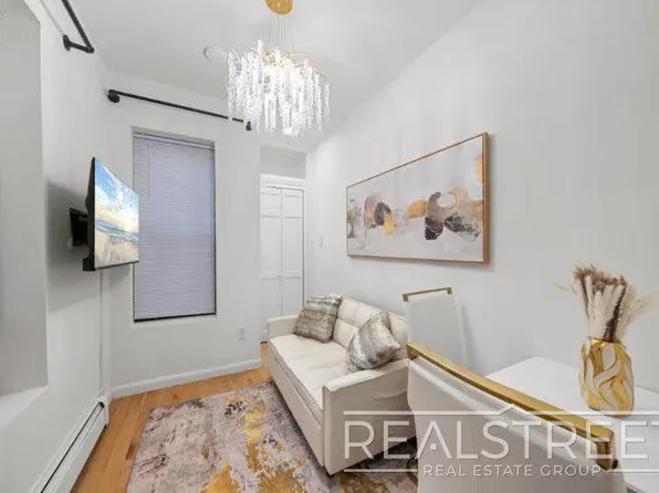 109 Madison Street image 5 of 8