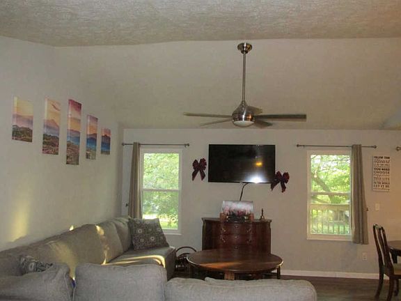 3rd image of 893 Kenwood Ct