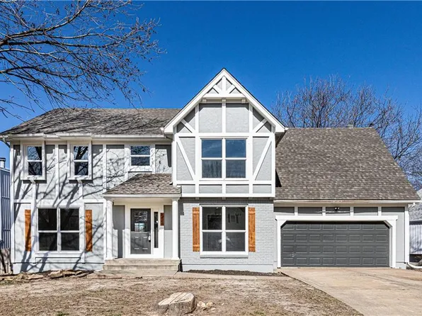 8424 Greenwood Cir, Lenexa, KS 66215