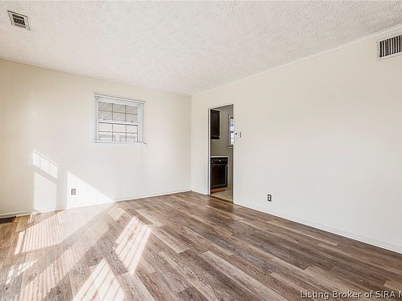 2nd image of 1524 Ellwanger Avenue