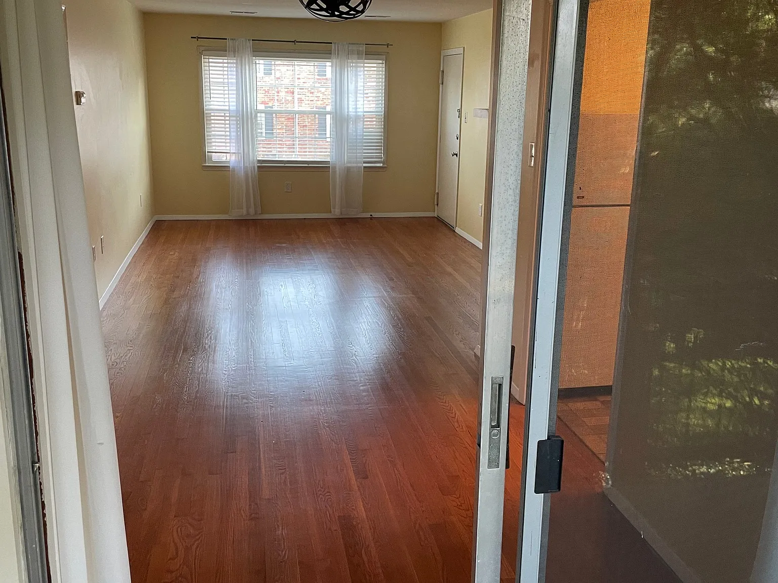 Secluded Condo Near UVA Law School and Barracks Road Shopping Center — Photo 2