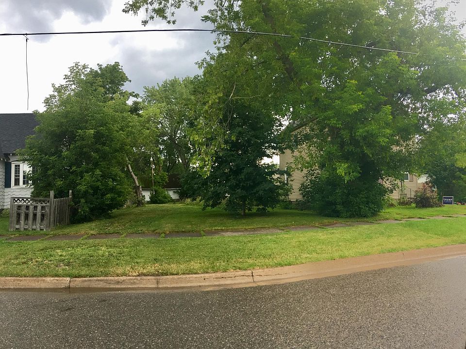 2nd image of 1011 Young St