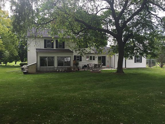 Back of house w/chicken coop