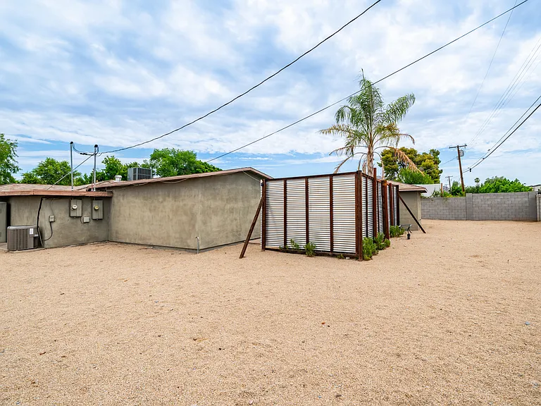 717 E Palmaire Ave — Photo 31