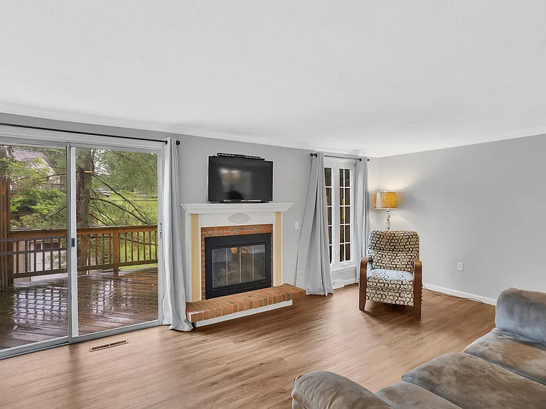 103 Sheffield Ct — Photo 9