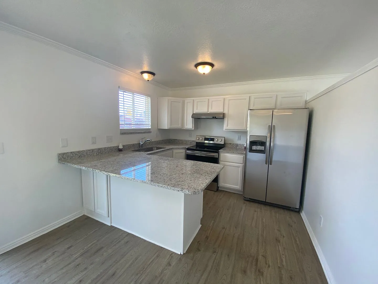 Beautiful 4 bedroom Home in Clinton — Photo 2