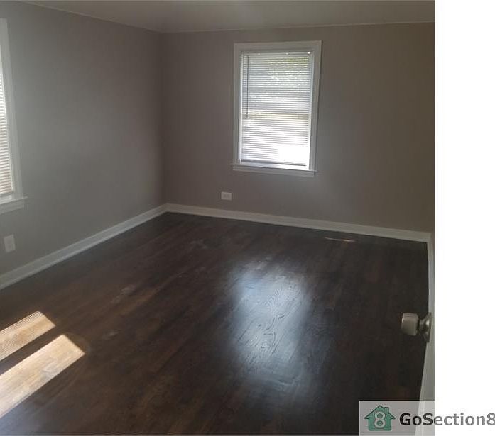 2nd image of 9943 S Oglesby Ave