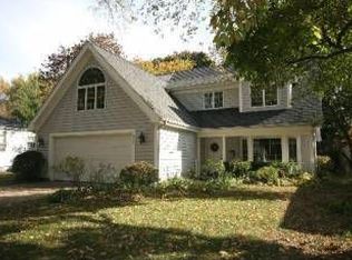 1007 N Cross, Glen Ellyn, IL 60187