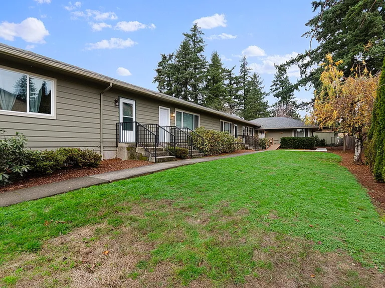 13121 SE Division St — Photo 1