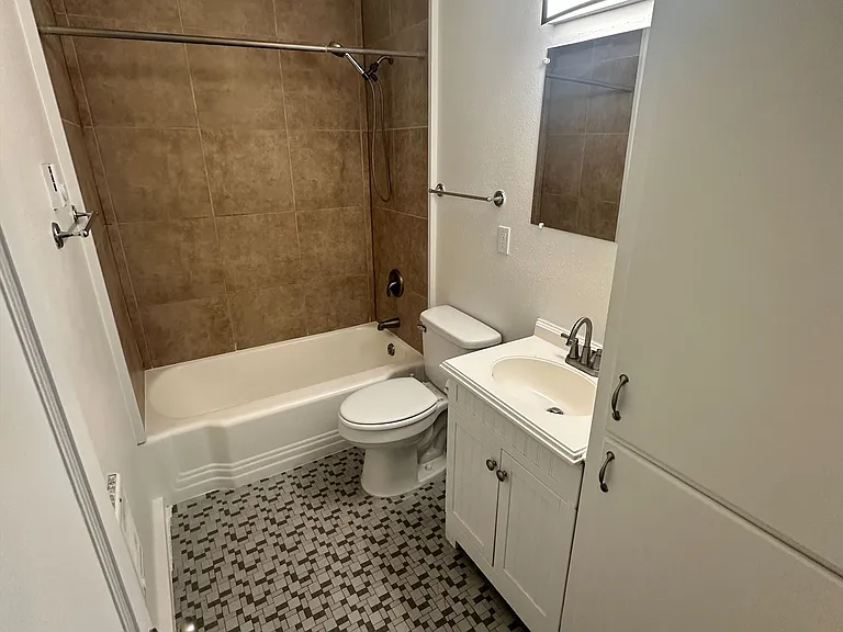 1201 2nd Streetwebster Apartments — Photo 9