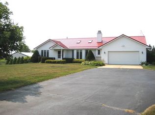 N2327 Town Hall Rd, Kewaunee, WI 54216