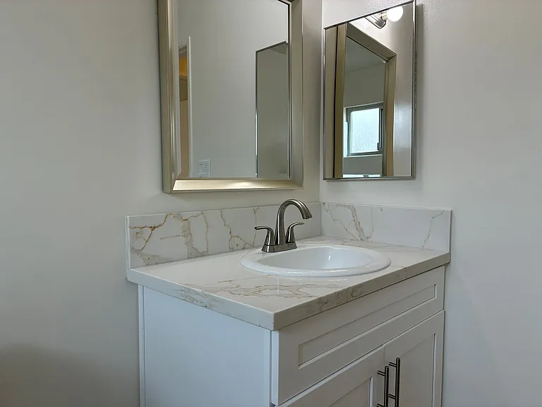 319 N Kenwood St — Photo 14