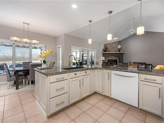 2nd image of 5890 Deerview Ln