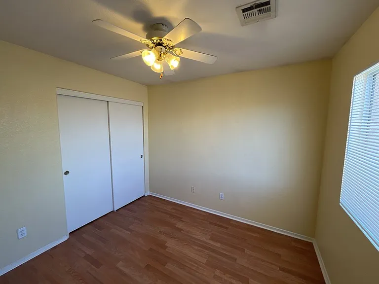 6045 Stone Hollow Ave — Photo 35