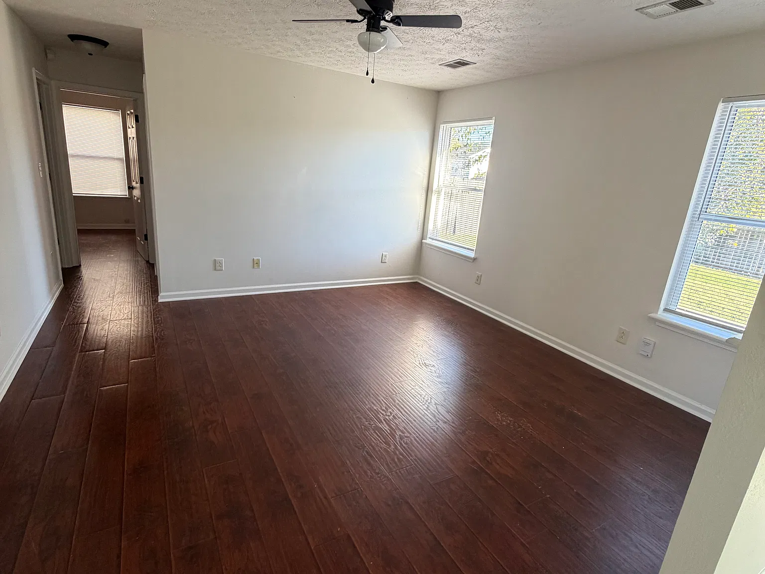 3 bed, 1158 sqft, $2,295 — Photo 4