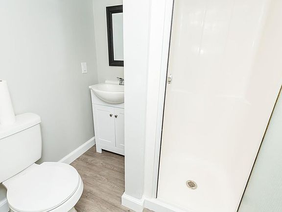 5th image of 73 Ewing Dr