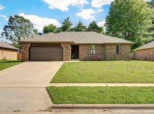 3966 W Tracy St, Springfield, MO 65807