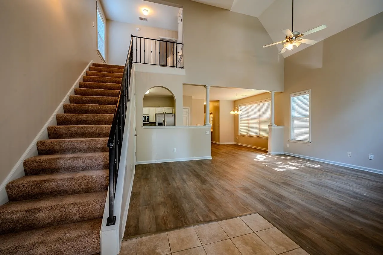 3 bed, 2.5 bath, 1541 sqft, $2,290 — Photo 1