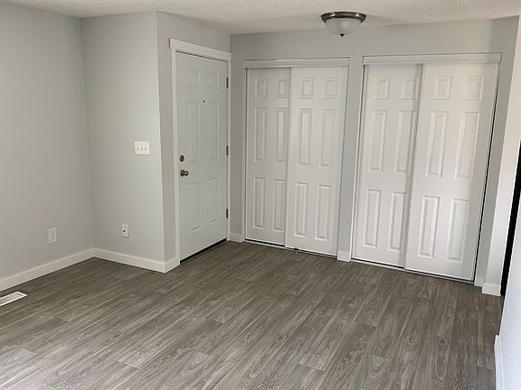 4th image of 1615-1617 4th St SE #306