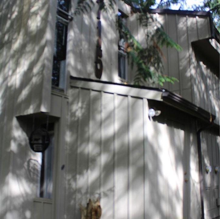 1st image of 715 E Pointes Dr W