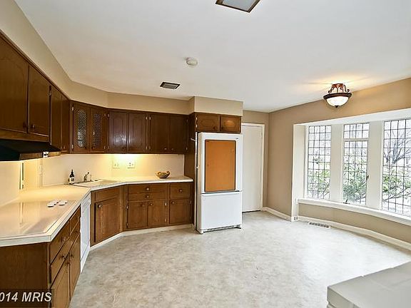 3rd image of 9204 Farnsworth Dr