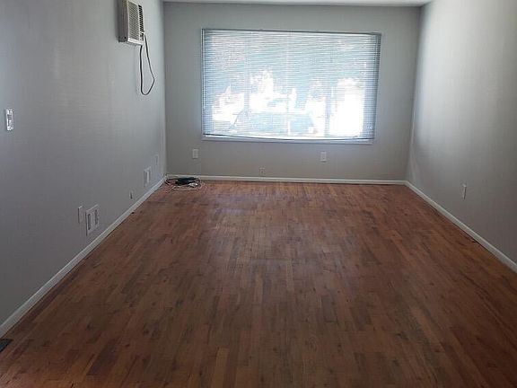4th image of 272 Giffords Ln