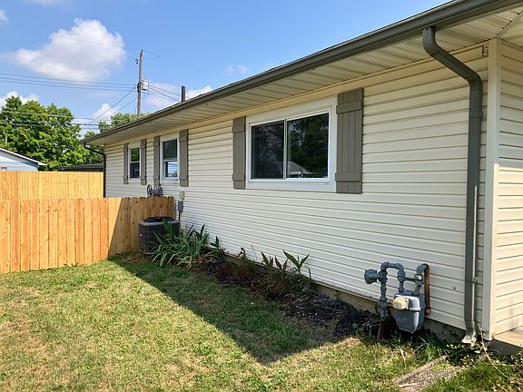 2nd image of 985 Pleasant Dr