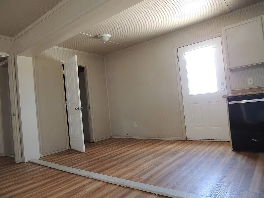 2 bed, 2.0 bath, 640 sqft, $950 — Photo 2