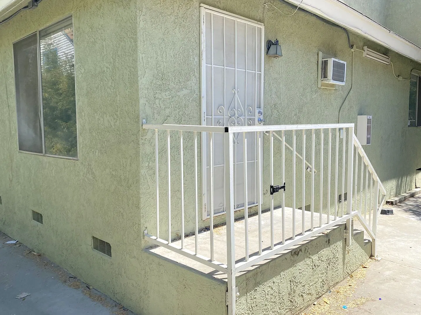 Locust Street - 3891 — Photo 2