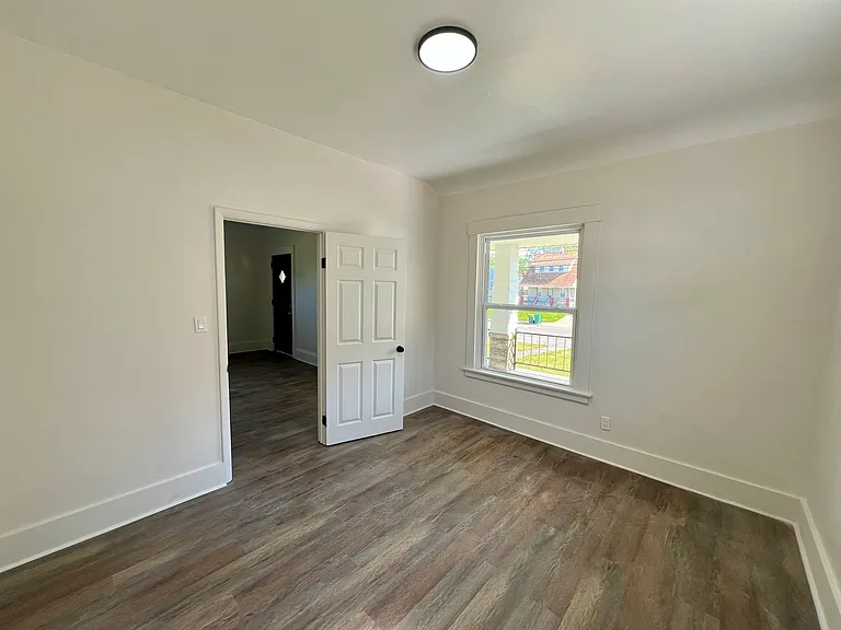 15264 Broadway Ave — Photo 12