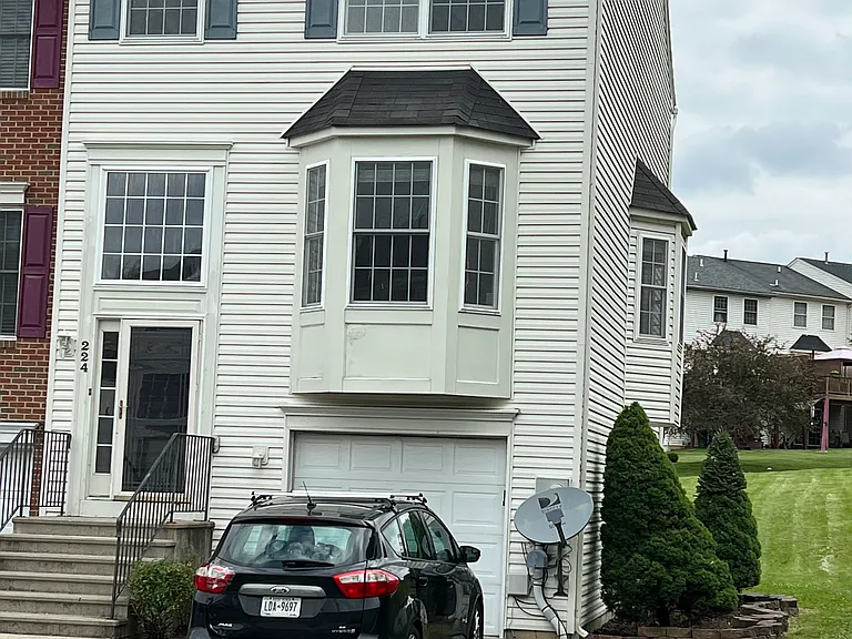 224 N Oak St — Photo 1