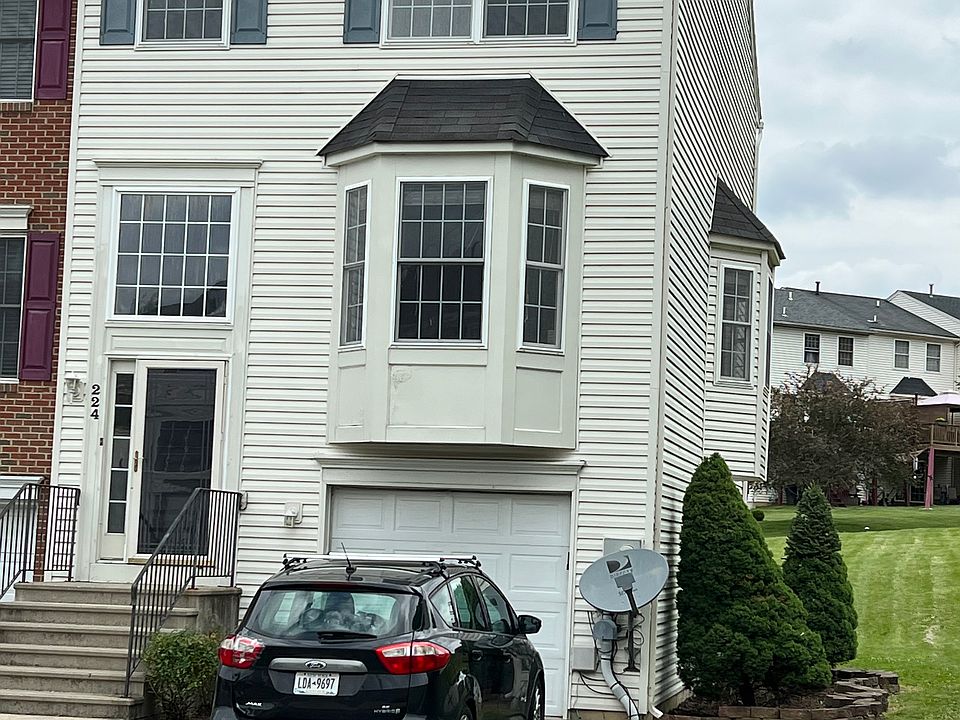 1st image of 224 N Oak St