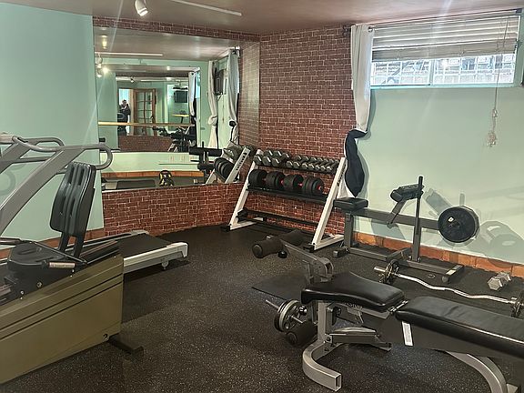 5th image of 820 S Mansfield Ave #108
