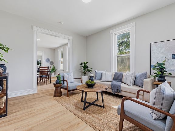 3rd image of 2711 S Capitol Ave