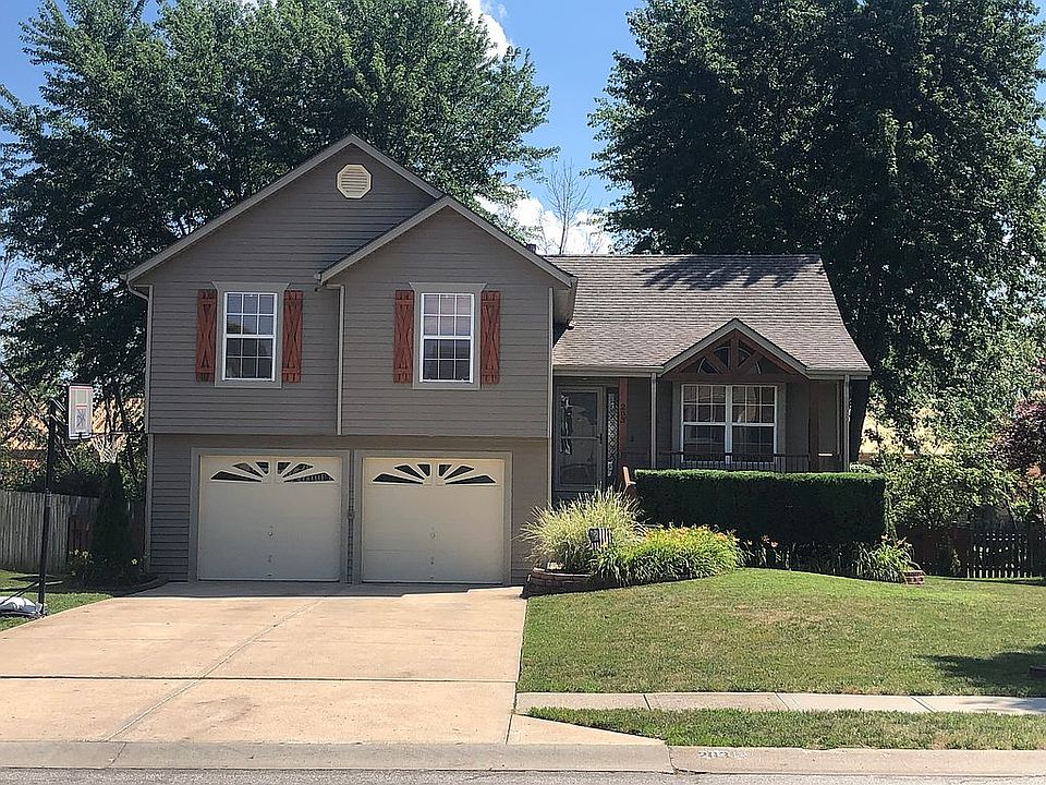 2nd image of 203 E Foxwood Dr