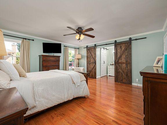 3rd image of 2902 Regency Park Dr