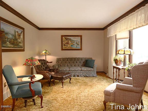 3rd image of 2356 Glenvalley Ave NW